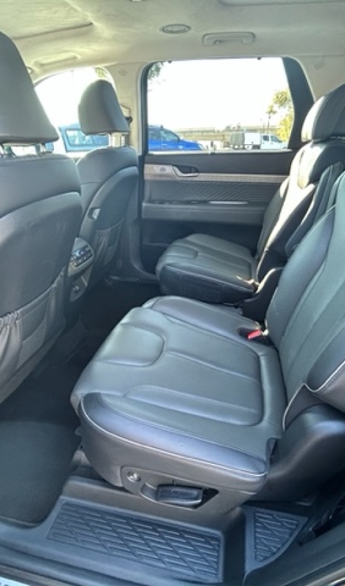 Inside SUV Signature 3